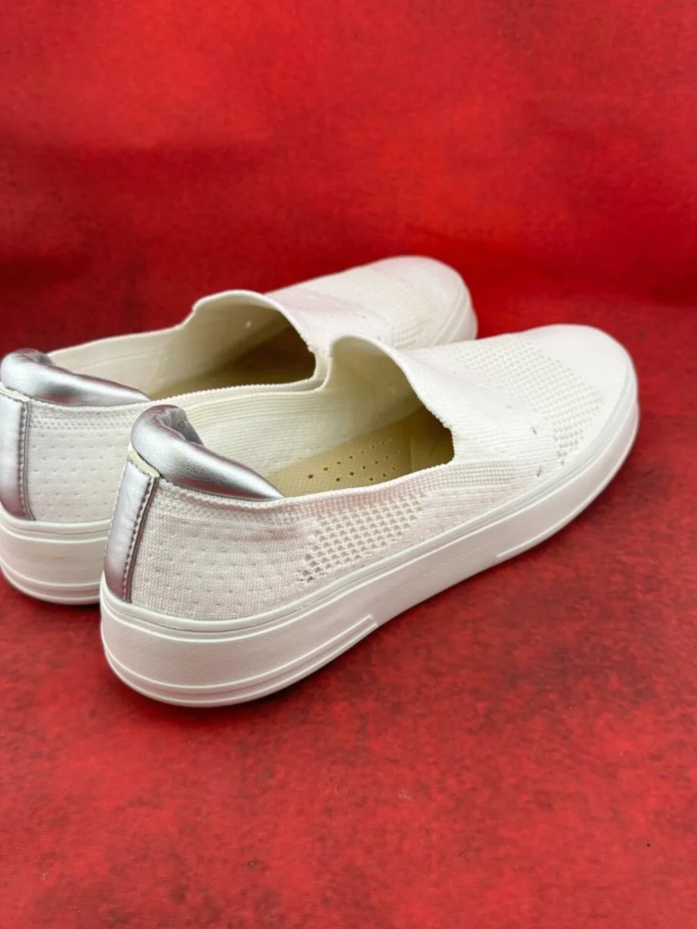 DEARFOAMS COMFORT SOPHIE SLIP-ON STRETCH WOMEN'S SNEAKER  WHITE SIZE 10.5